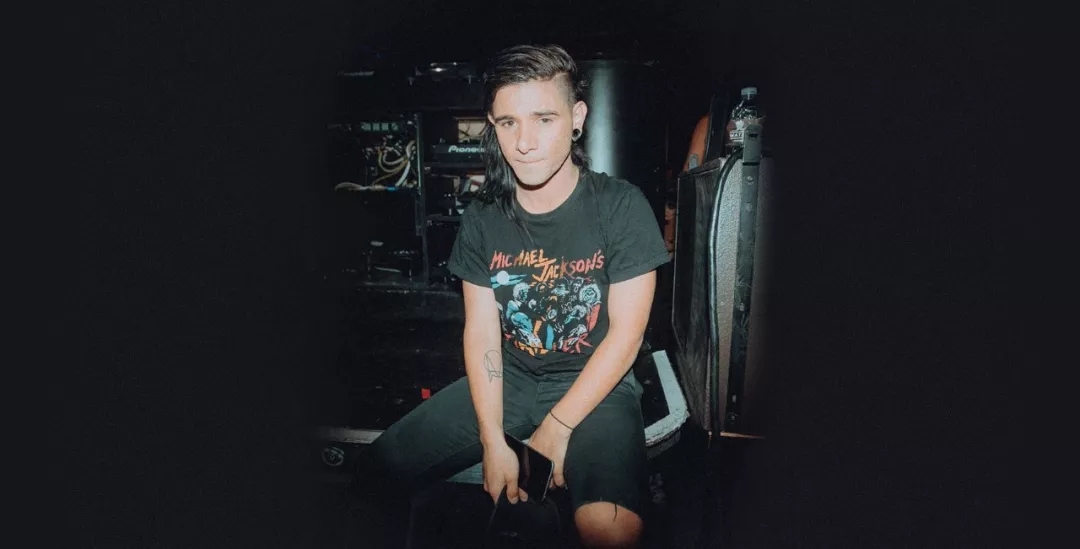 背后是无数 背后是无数