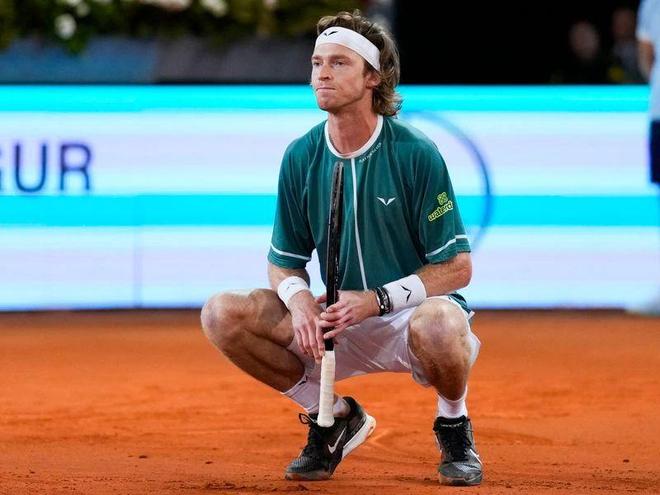 但她利用这 但她利用这